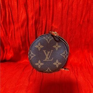 Louis Vuitton Monogram Round Coin Pouch in Brown with Gold Hardware